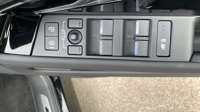 Land Rover Range Rover Evoque 2.0 D200 Hoxton Edition 5dr Auto Diesel Hatchback - Image 21